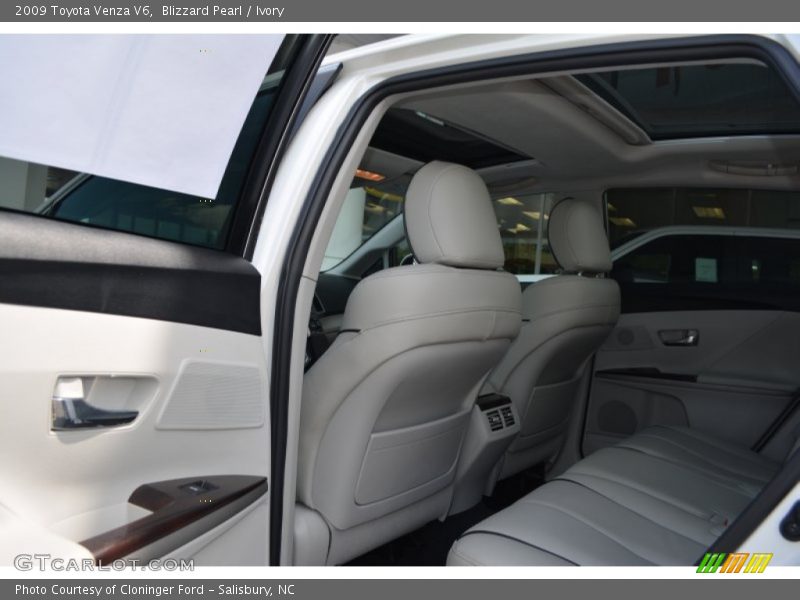 Blizzard Pearl / Ivory 2009 Toyota Venza V6