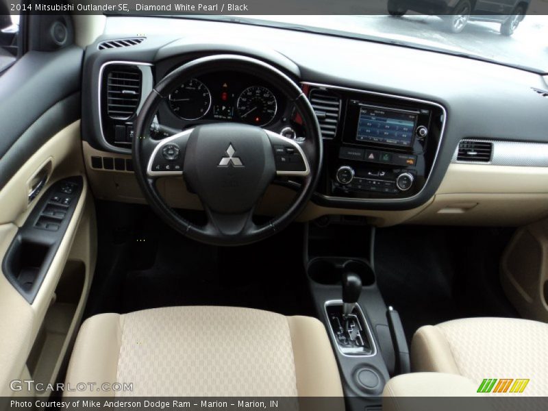 Diamond White Pearl / Black 2014 Mitsubishi Outlander SE
