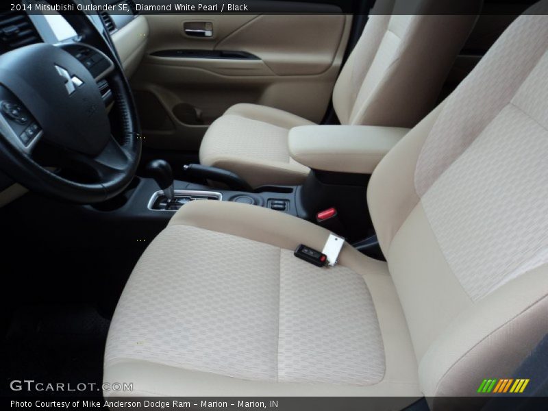 Diamond White Pearl / Black 2014 Mitsubishi Outlander SE