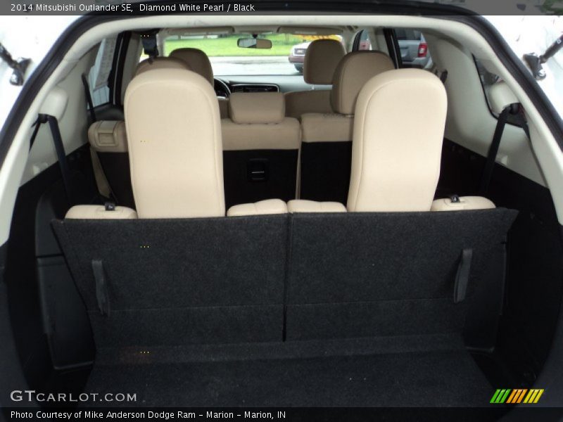 Diamond White Pearl / Black 2014 Mitsubishi Outlander SE