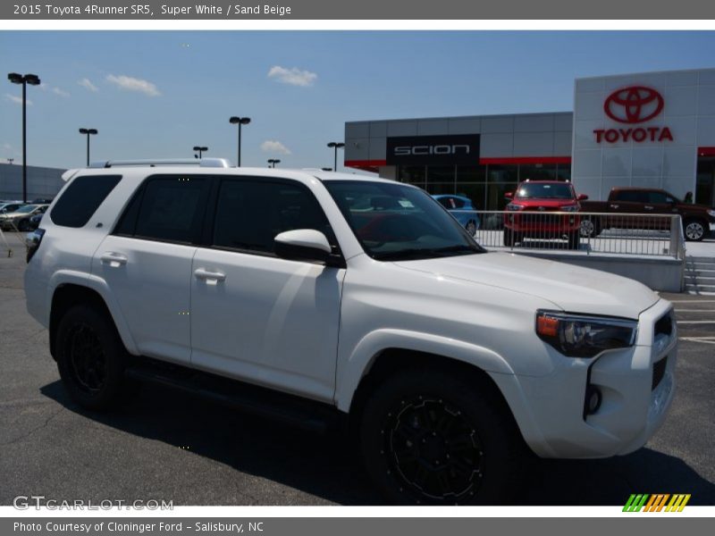 Super White / Sand Beige 2015 Toyota 4Runner SR5