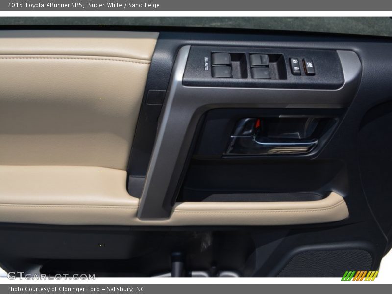 Super White / Sand Beige 2015 Toyota 4Runner SR5