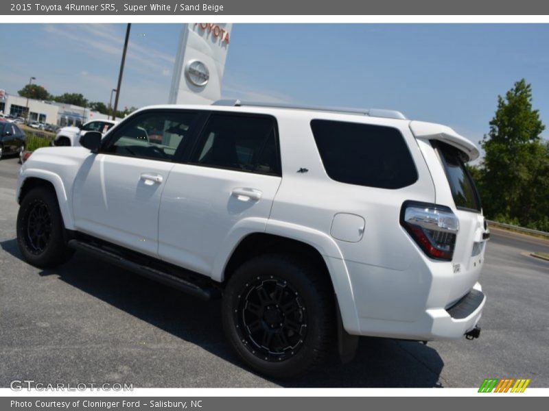 Super White / Sand Beige 2015 Toyota 4Runner SR5