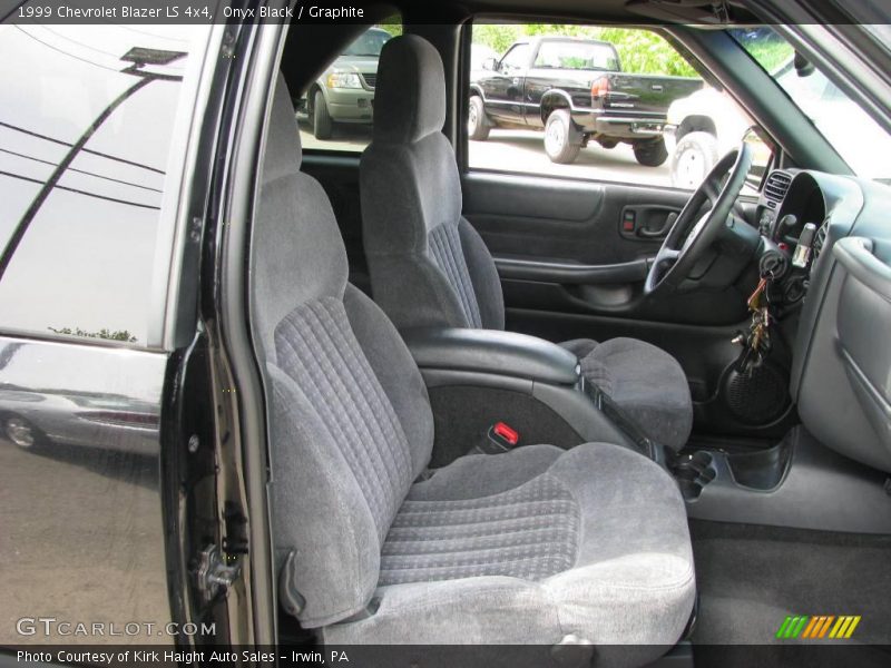 Onyx Black / Graphite 1999 Chevrolet Blazer LS 4x4