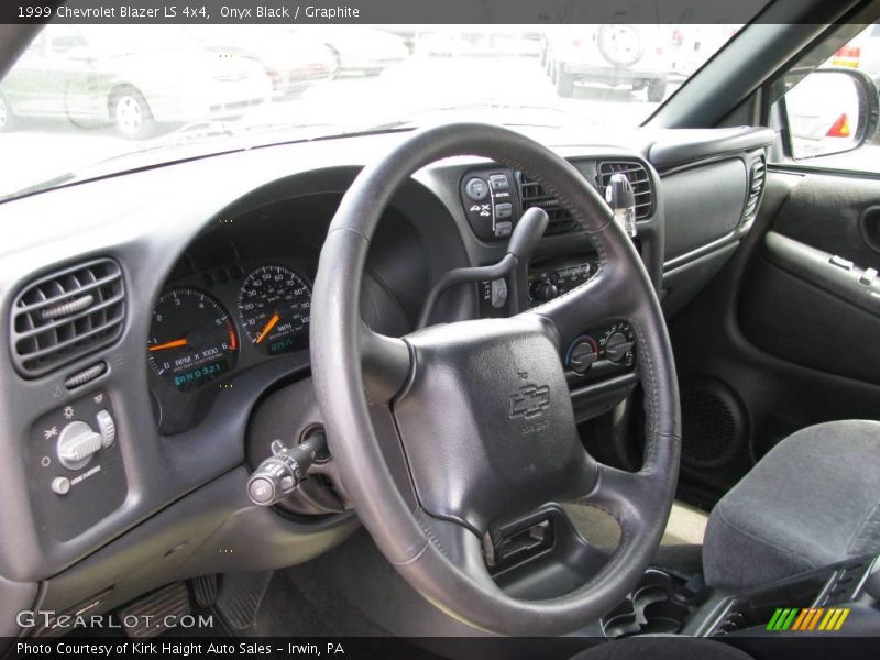 Onyx Black / Graphite 1999 Chevrolet Blazer LS 4x4