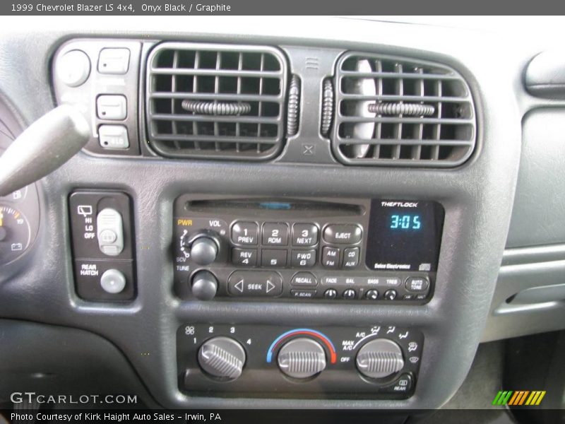 Onyx Black / Graphite 1999 Chevrolet Blazer LS 4x4