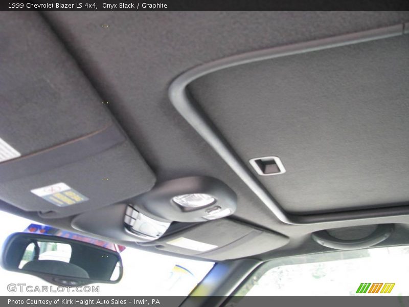 Onyx Black / Graphite 1999 Chevrolet Blazer LS 4x4