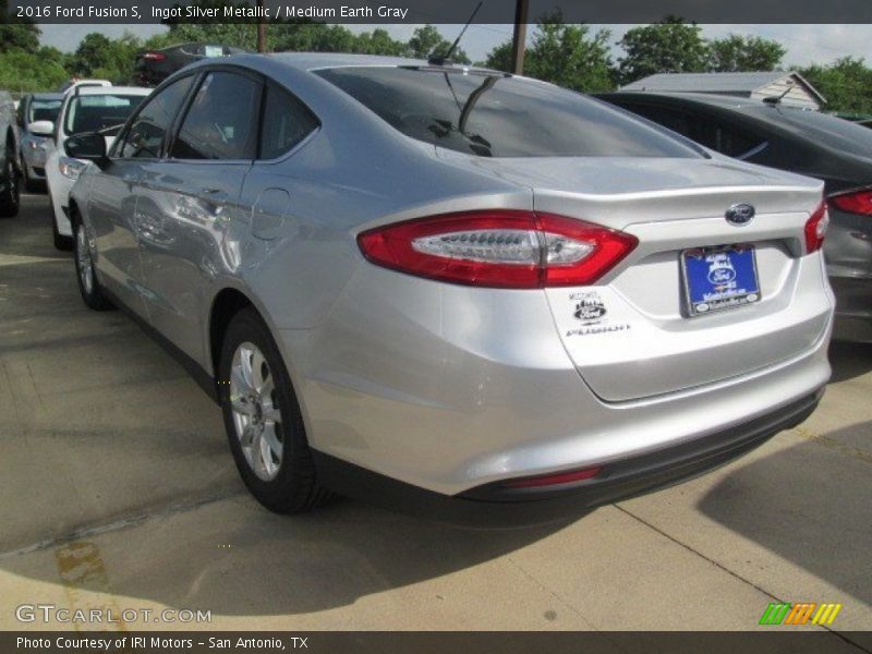 Ingot Silver Metallic / Medium Earth Gray 2016 Ford Fusion S
