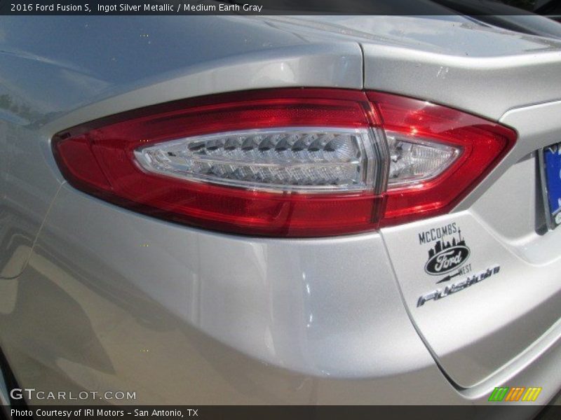 Ingot Silver Metallic / Medium Earth Gray 2016 Ford Fusion S