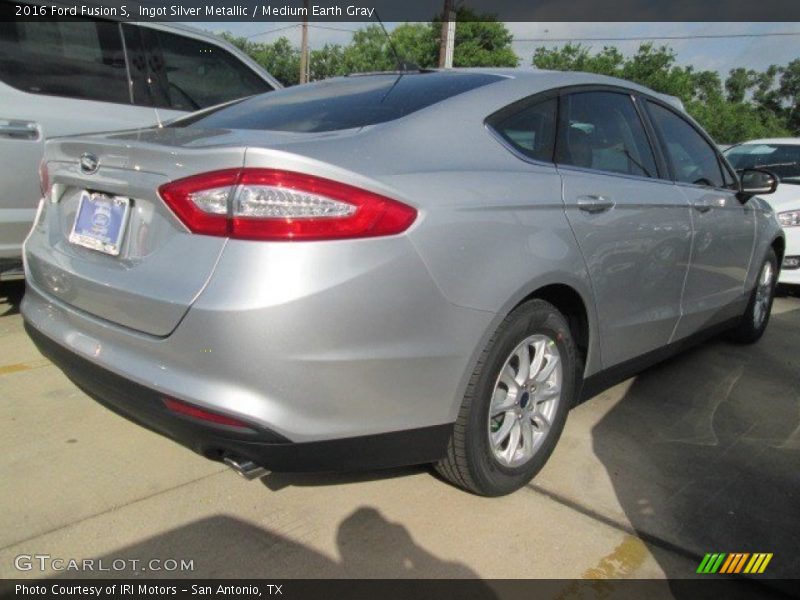 Ingot Silver Metallic / Medium Earth Gray 2016 Ford Fusion S