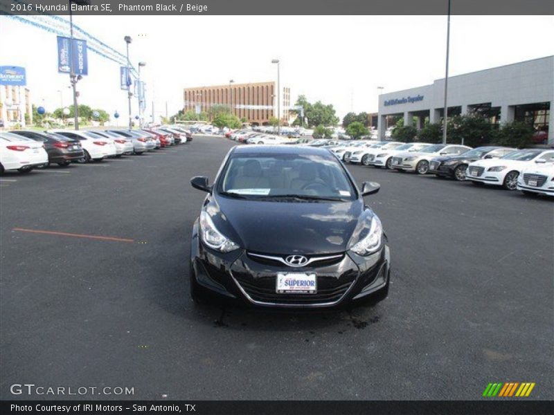 Phantom Black / Beige 2016 Hyundai Elantra SE