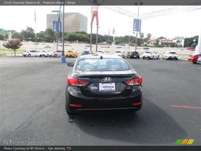 Phantom Black / Beige 2016 Hyundai Elantra SE