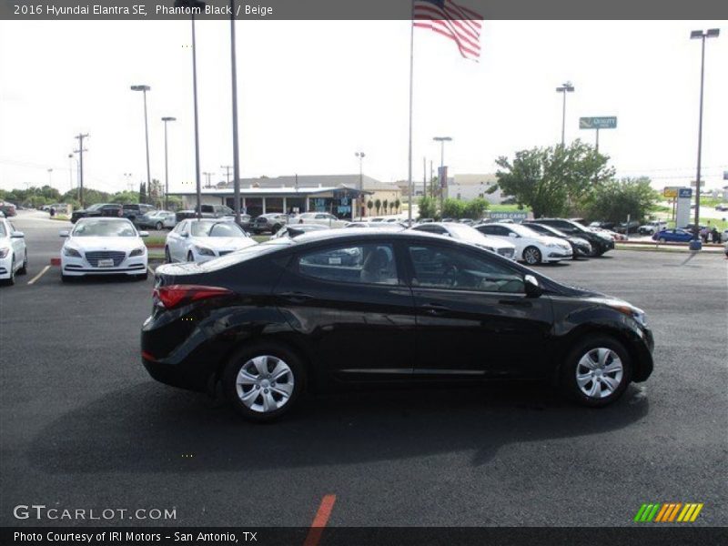 Phantom Black / Beige 2016 Hyundai Elantra SE