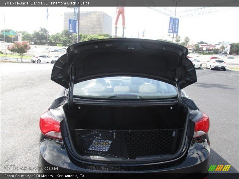 Phantom Black / Beige 2016 Hyundai Elantra SE