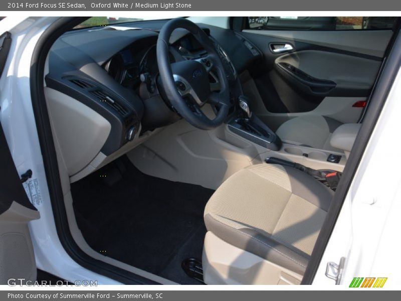 Oxford White / Medium Light Stone 2014 Ford Focus SE Sedan