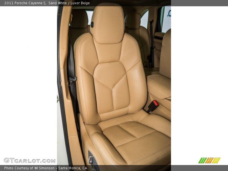 Front Seat of 2011 Cayenne S