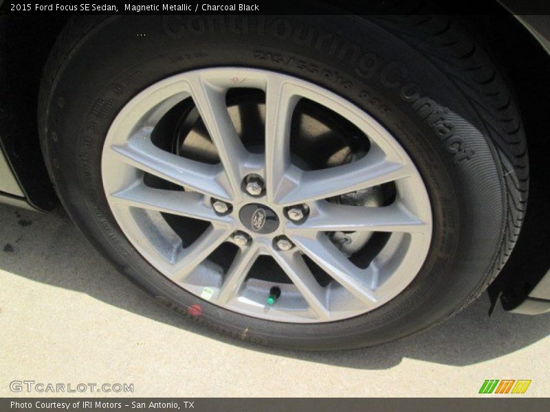 Magnetic Metallic / Charcoal Black 2015 Ford Focus SE Sedan