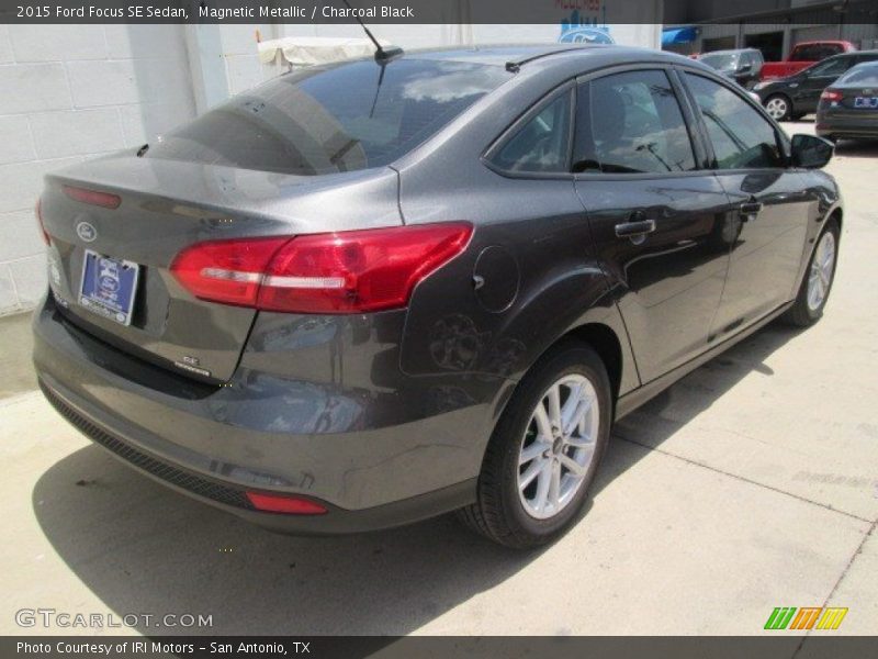 Magnetic Metallic / Charcoal Black 2015 Ford Focus SE Sedan