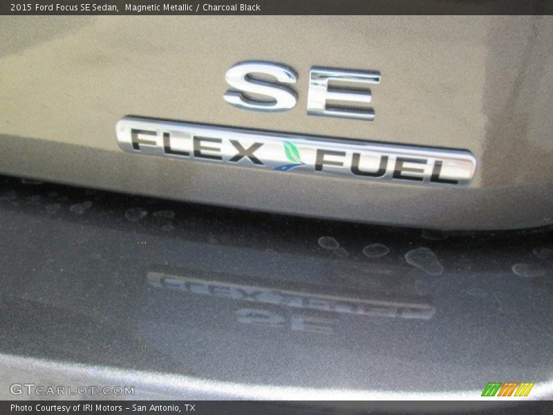Magnetic Metallic / Charcoal Black 2015 Ford Focus SE Sedan