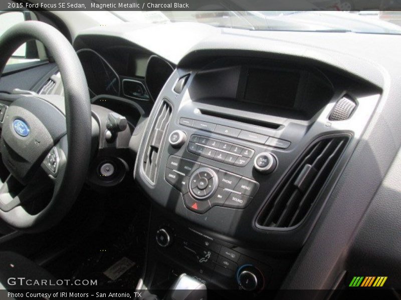 Magnetic Metallic / Charcoal Black 2015 Ford Focus SE Sedan