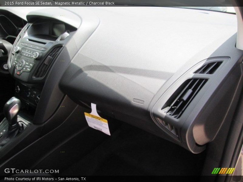 Magnetic Metallic / Charcoal Black 2015 Ford Focus SE Sedan
