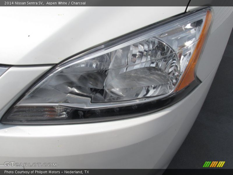 Aspen White / Charcoal 2014 Nissan Sentra SV