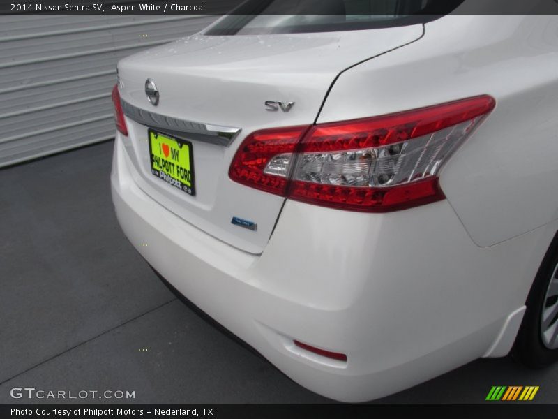 Aspen White / Charcoal 2014 Nissan Sentra SV
