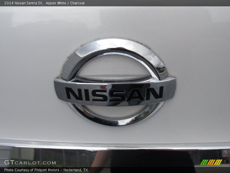 Aspen White / Charcoal 2014 Nissan Sentra SV