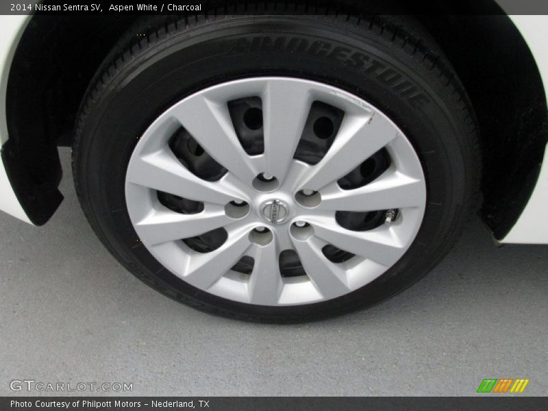 Aspen White / Charcoal 2014 Nissan Sentra SV