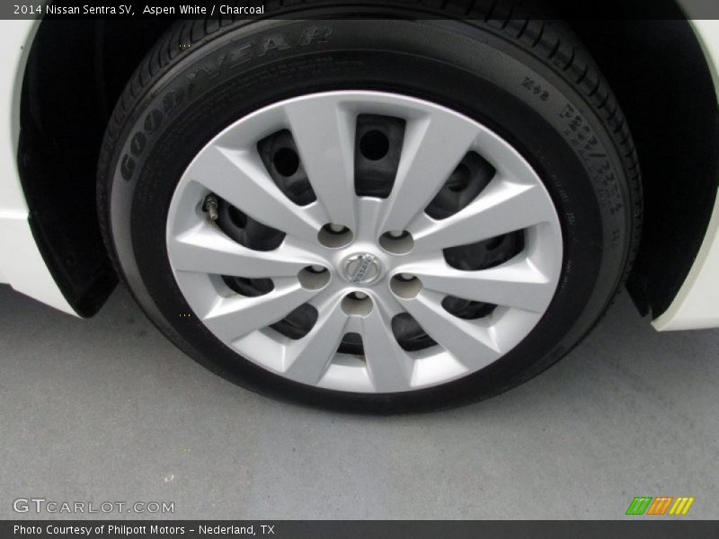 Aspen White / Charcoal 2014 Nissan Sentra SV