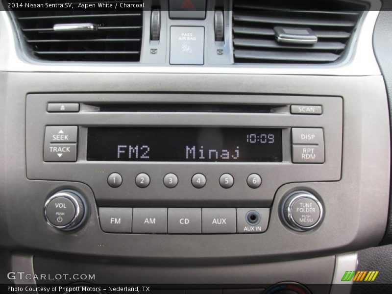 Aspen White / Charcoal 2014 Nissan Sentra SV