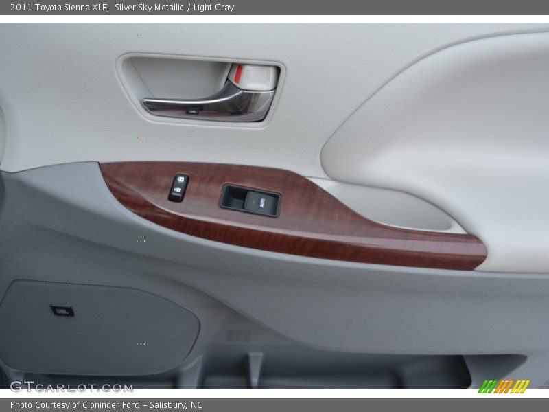 Silver Sky Metallic / Light Gray 2011 Toyota Sienna XLE