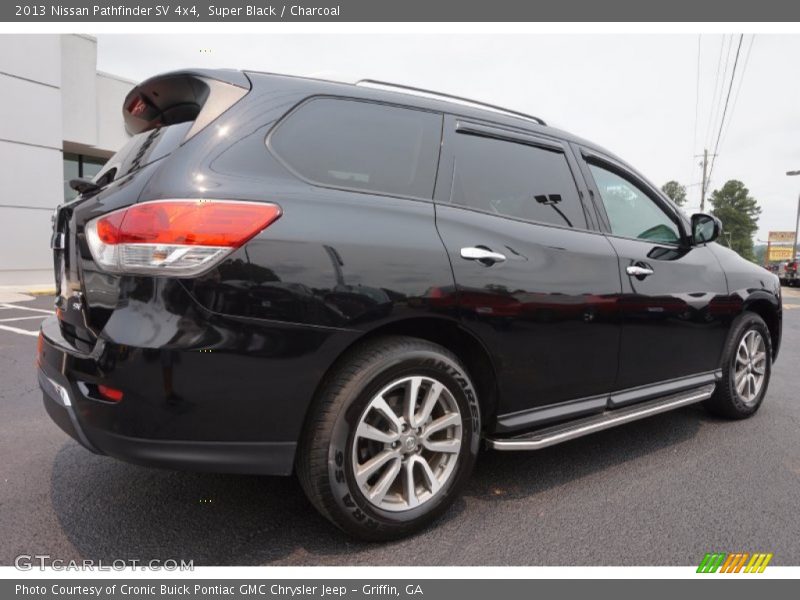 Super Black / Charcoal 2013 Nissan Pathfinder SV 4x4