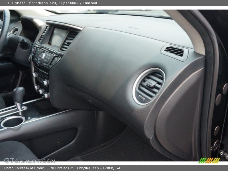 Super Black / Charcoal 2013 Nissan Pathfinder SV 4x4