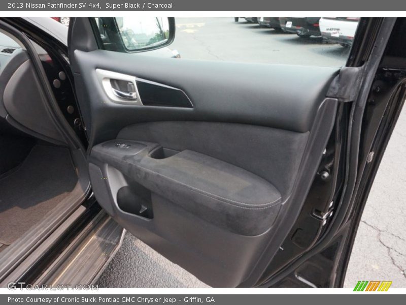 Super Black / Charcoal 2013 Nissan Pathfinder SV 4x4