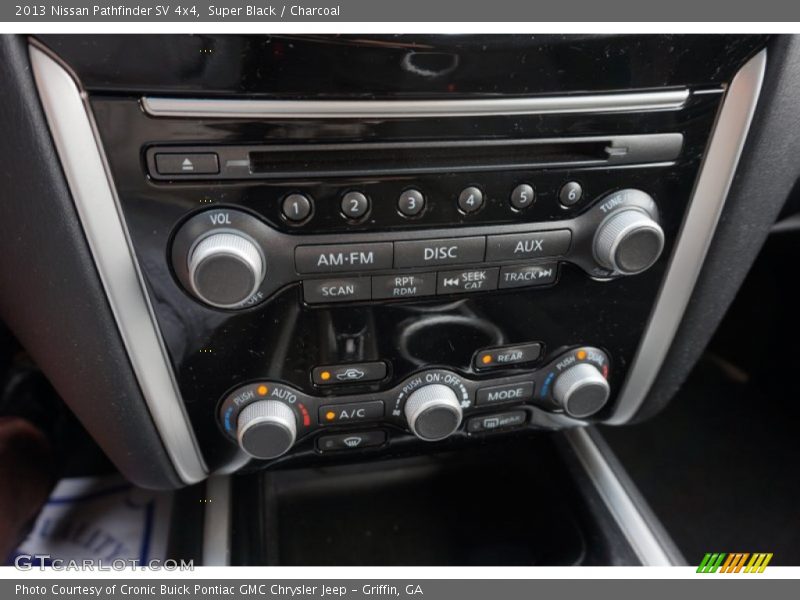 Super Black / Charcoal 2013 Nissan Pathfinder SV 4x4