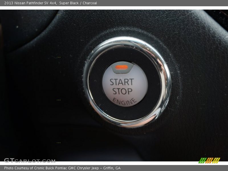 Super Black / Charcoal 2013 Nissan Pathfinder SV 4x4