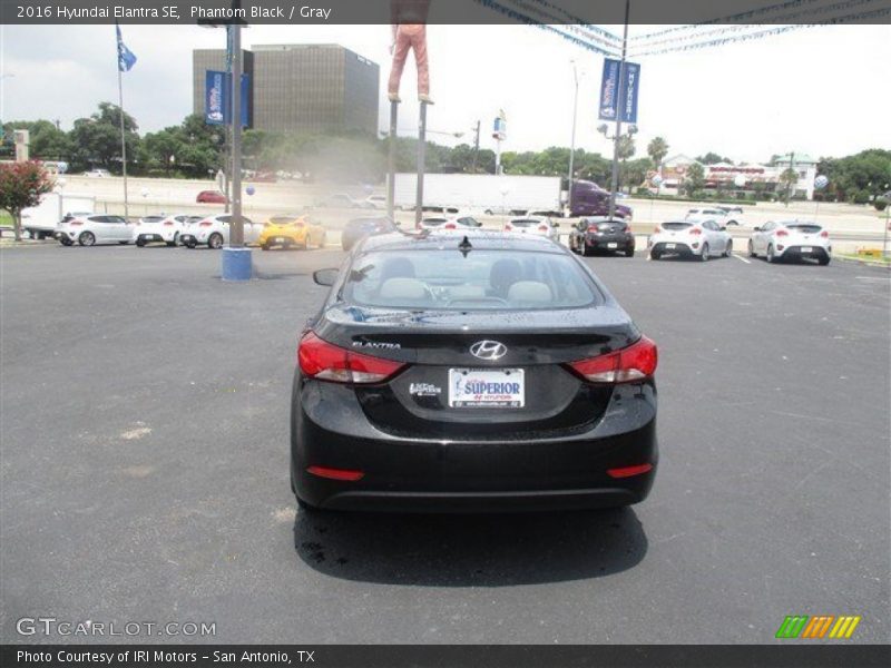 Phantom Black / Gray 2016 Hyundai Elantra SE