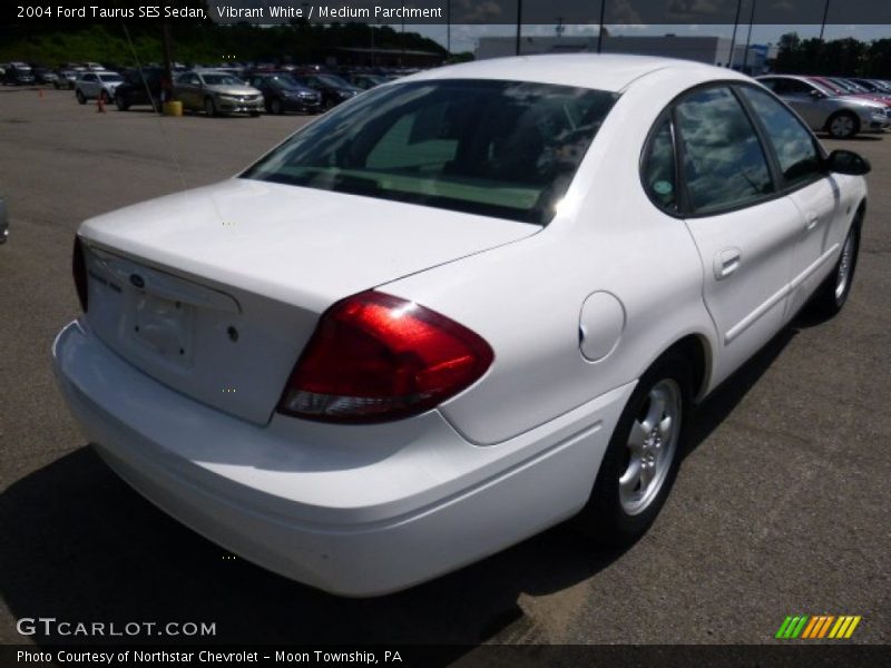 Vibrant White / Medium Parchment 2004 Ford Taurus SES Sedan