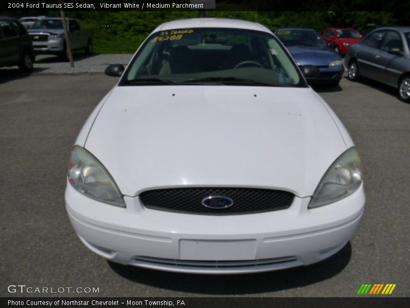 Vibrant White / Medium Parchment 2004 Ford Taurus SES Sedan