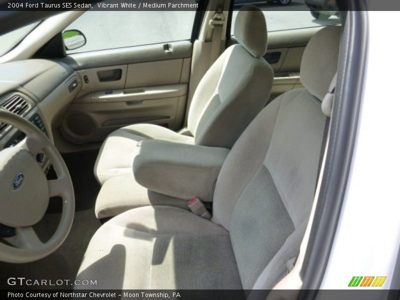 Vibrant White / Medium Parchment 2004 Ford Taurus SES Sedan
