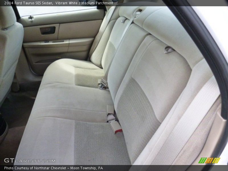 Vibrant White / Medium Parchment 2004 Ford Taurus SES Sedan