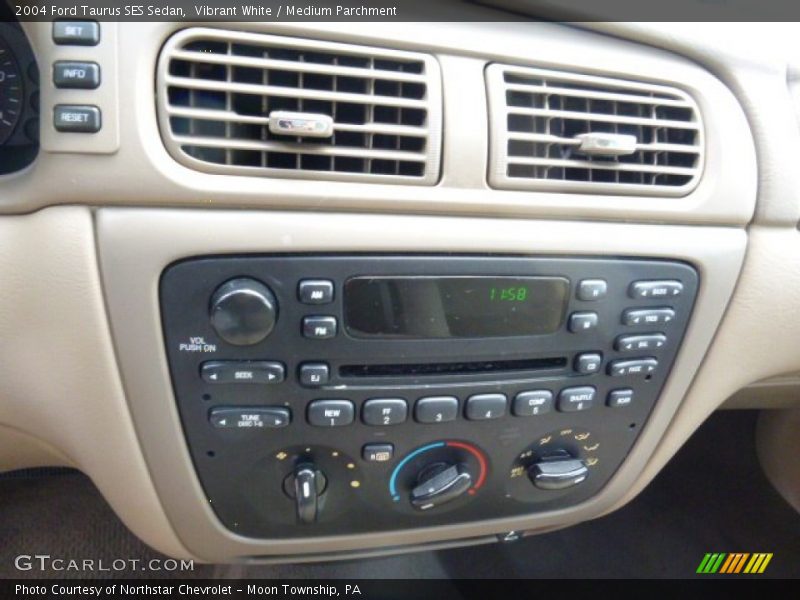 Vibrant White / Medium Parchment 2004 Ford Taurus SES Sedan