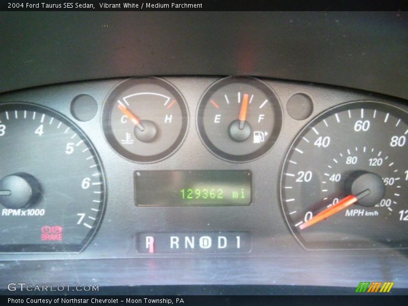 Vibrant White / Medium Parchment 2004 Ford Taurus SES Sedan