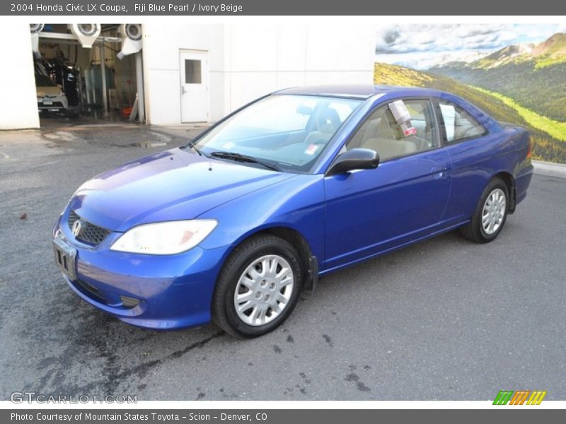 Front 3/4 View of 2004 Civic LX Coupe