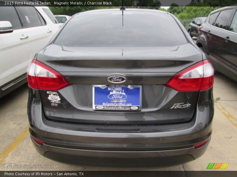 Magnetic Metallic / Charcoal Black 2015 Ford Fiesta SE Sedan