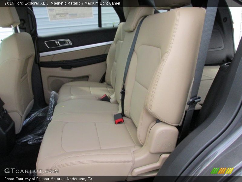Magnetic Metallic / Medium Light Camel 2016 Ford Explorer XLT