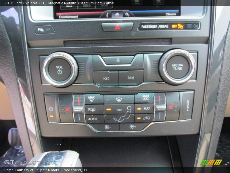 Magnetic Metallic / Medium Light Camel 2016 Ford Explorer XLT