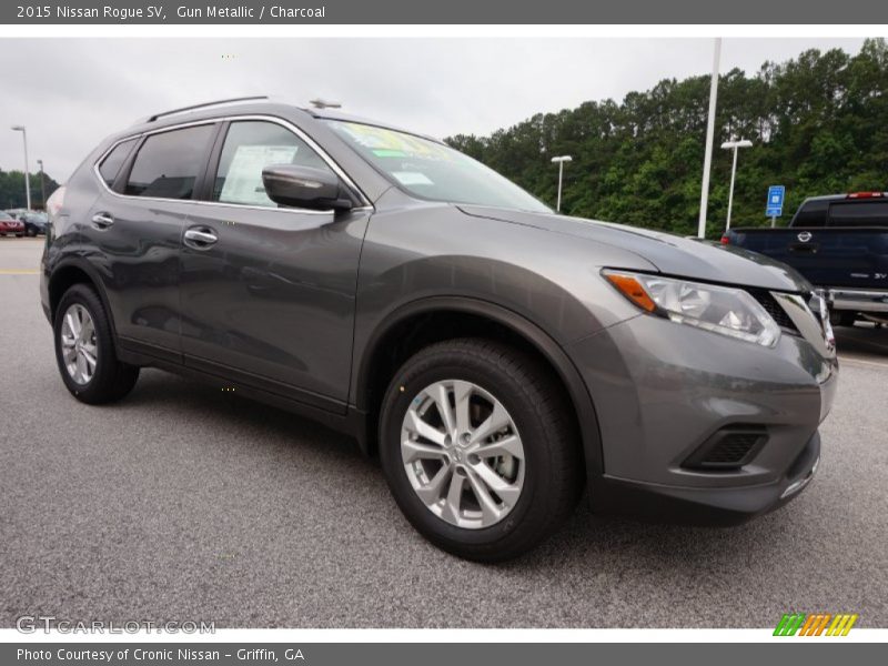 Front 3/4 View of 2015 Rogue SV