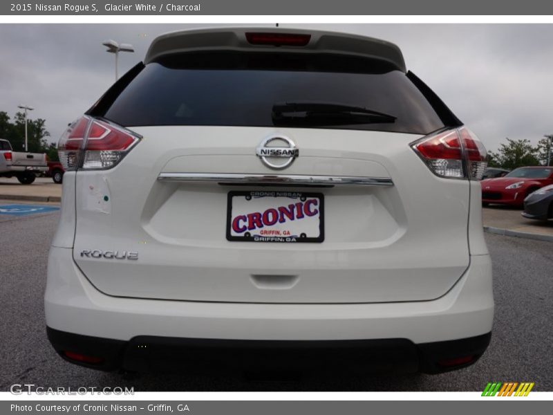 Glacier White / Charcoal 2015 Nissan Rogue S